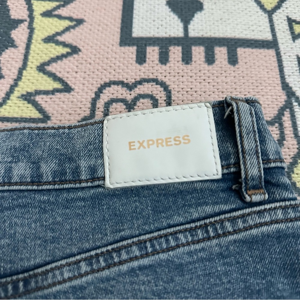 Express Stretch Ripped Mom Jean Super High Rise - Picture 14 of 14